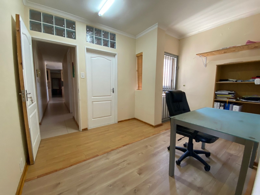 To Let 4 Bedroom Property for Rent in Lansdowne Western Cape